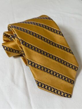 Robert Talbott Best of Class Parisian Gold Silk Tie with Navy Chain-Stripe